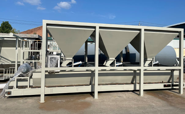 飼料配料系統(tǒng)避免了因人工配料可能出現(xiàn)的誤差